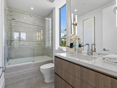 1070 Del Harbour Drive, Delray Beach, FL 33483