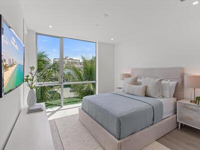 1070 Del Harbour Drive, Delray Beach, FL 33483