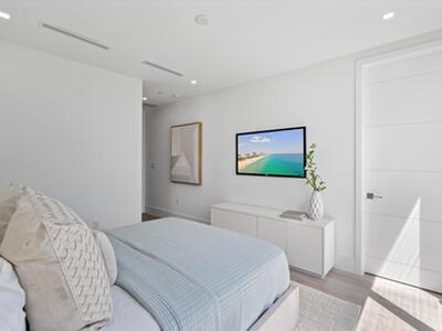 1070 Del Harbour Drive, Delray Beach, FL 33483