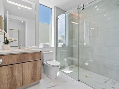 1070 Del Harbour Drive, Delray Beach, FL 33483