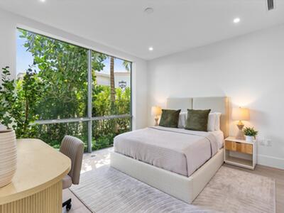 1070 Del Harbour Drive, Delray Beach, FL 33483