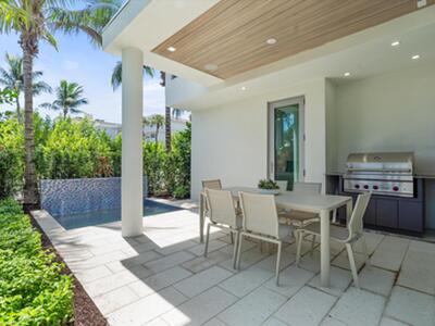 1070 Del Harbour Drive, Delray Beach, FL 33483