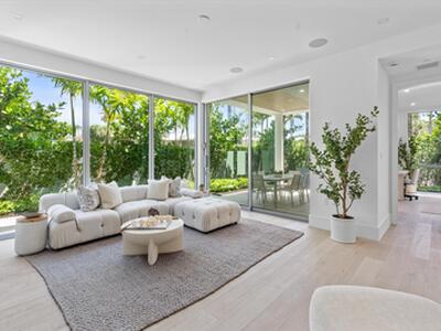 1070 Del Harbour Drive, Delray Beach, FL 33483