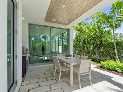 1070 Del Harbour Drive, Delray Beach, FL 33483