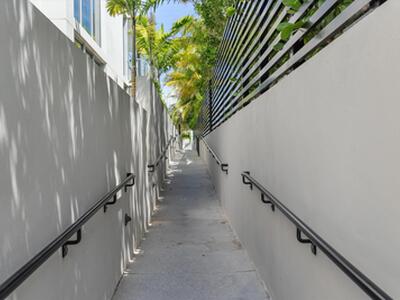 1070 Del Harbour Drive, Delray Beach, FL 33483