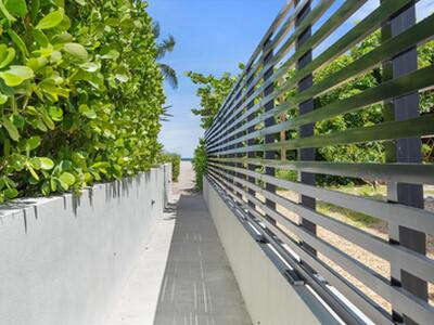 1070 Del Harbour Drive, Delray Beach, FL 33483