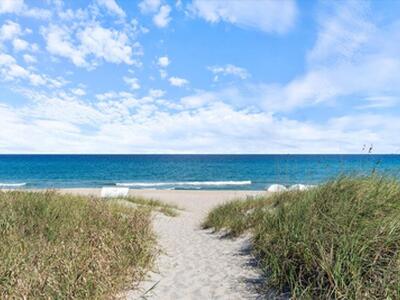 1070 Del Harbour Drive, Delray Beach, FL 33483