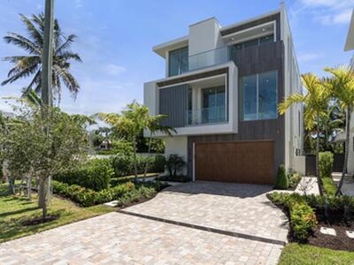 1070 Del Harbour Drive, Delray Beach, FL 33483