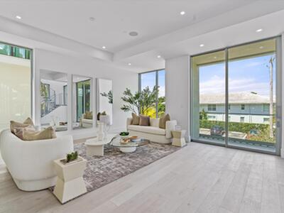 1070 Del Harbour Drive, Delray Beach, FL 33483