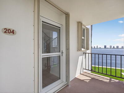 100 Paradise Harbour Boulevard, North Palm Beach, FL 33408
