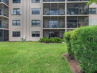 140 Lake Nancy 113 Lane, West Palm Beach, FL 33411