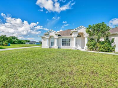 446 SW South Quick Circle, Port Saint Lucie, FL 34953