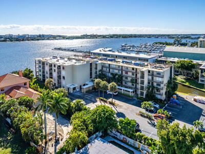 896 N Federal Highway