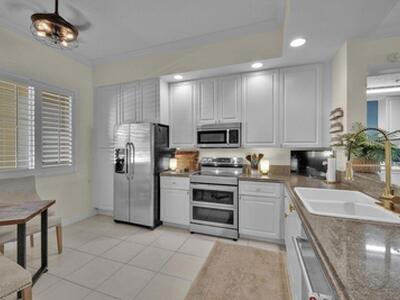 27 Harbour Isle Drive W, Fort Pierce, FL 34949