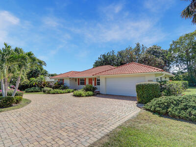 8574 SE Seagrape Way, Hobe Sound, FL 33455
