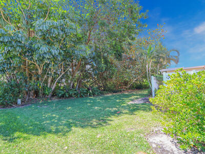 8574 SE Seagrape Way, Hobe Sound, FL 33455