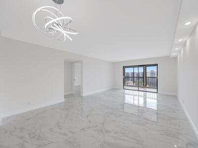 7290 Kinghurst Drive, Delray Beach, FL 33446