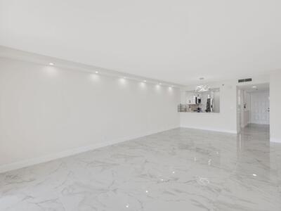 7290 Kinghurst Drive, Delray Beach, FL 33446