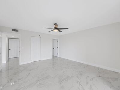 7290 Kinghurst Drive, Delray Beach, FL 33446