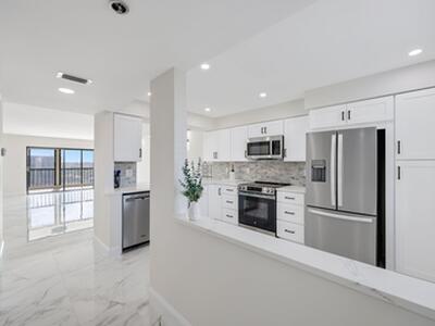 7290 Kinghurst Drive, Delray Beach, FL 33446