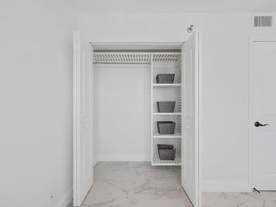 7290 Kinghurst Drive, Delray Beach, FL 33446