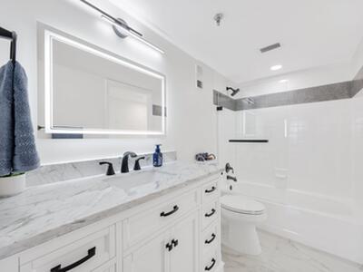 7290 Kinghurst Drive, Delray Beach, FL 33446