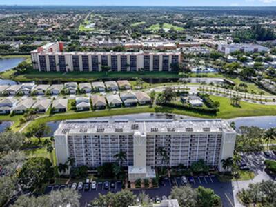 7290 Kinghurst Drive, Delray Beach, FL 33446