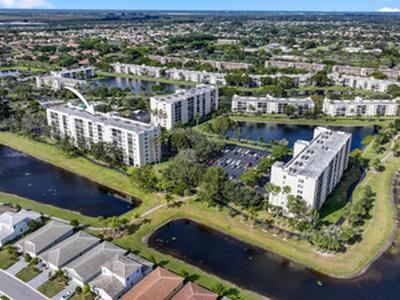 7290 Kinghurst Drive, Delray Beach, FL 33446