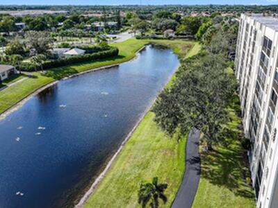 7290 Kinghurst Drive, Delray Beach, FL 33446