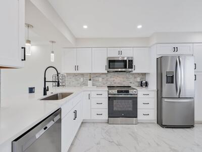 7290 Kinghurst Drive, Delray Beach, FL 33446