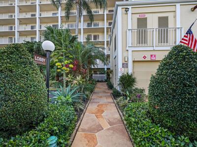 7290 Kinghurst Drive, Delray Beach, FL 33446