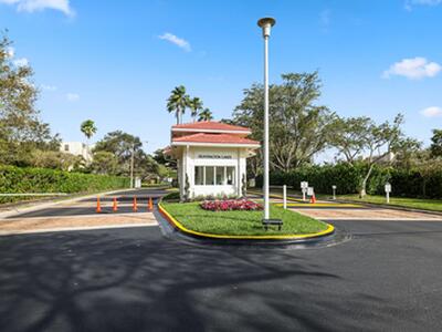 7290 Kinghurst Drive, Delray Beach, FL 33446