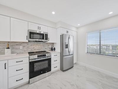 7290 Kinghurst Drive, Delray Beach, FL 33446