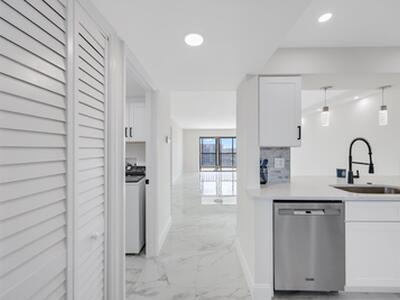 7290 Kinghurst Drive, Delray Beach, FL 33446