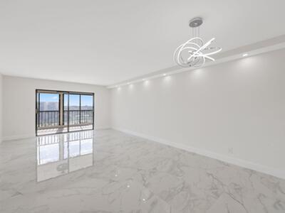 7290 Kinghurst Drive, Delray Beach, FL 33446