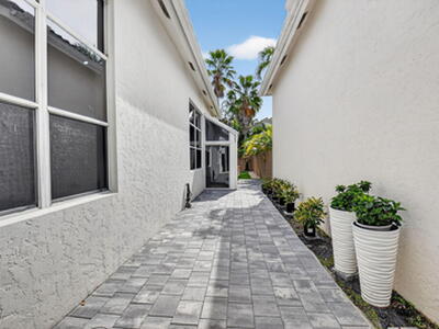 6668 NW 25th Terrace, Boca Raton, FL 33496