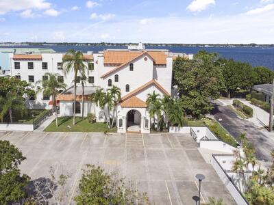 221 SE Osceola Street, Stuart, FL 34994