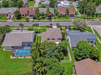 9610 Dunhill Dr, Miramar, FL 33025