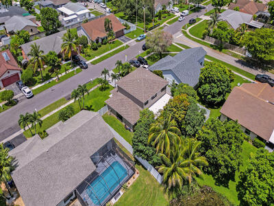 9610 Dunhill Dr, Miramar, FL 33025