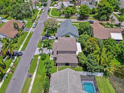 9610 Dunhill Dr, Miramar, FL 33025