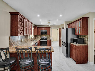 9610 Dunhill Dr, Miramar, FL 33025