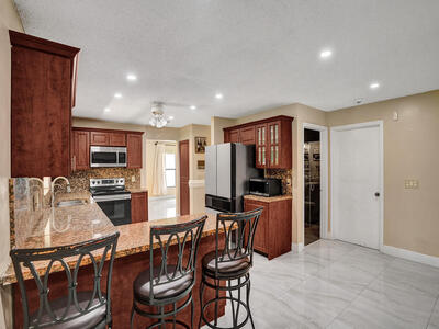 9610 Dunhill Dr, Miramar, FL 33025