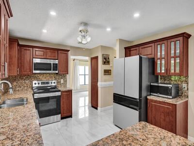 9610 Dunhill Dr, Miramar, FL 33025