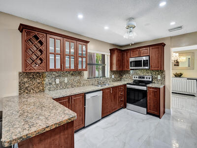 9610 Dunhill Dr, Miramar, FL 33025