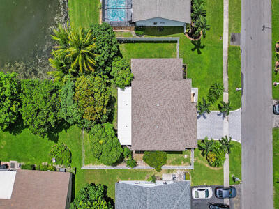 9610 Dunhill Dr, Miramar, FL 33025