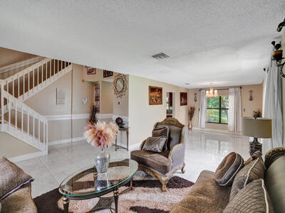 9610 Dunhill Dr, Miramar, FL 33025