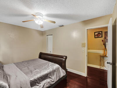 9610 Dunhill Dr, Miramar, FL 33025