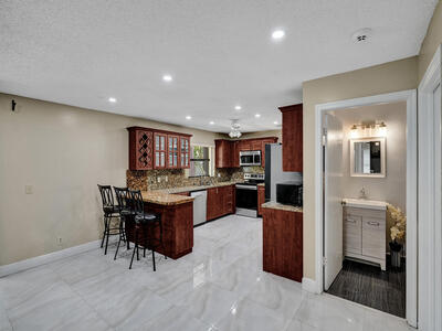 9610 Dunhill Dr, Miramar, FL 33025