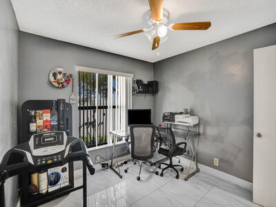 9610 Dunhill Dr, Miramar, FL 33025