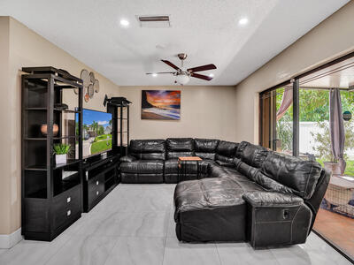 9610 Dunhill Dr, Miramar, FL 33025